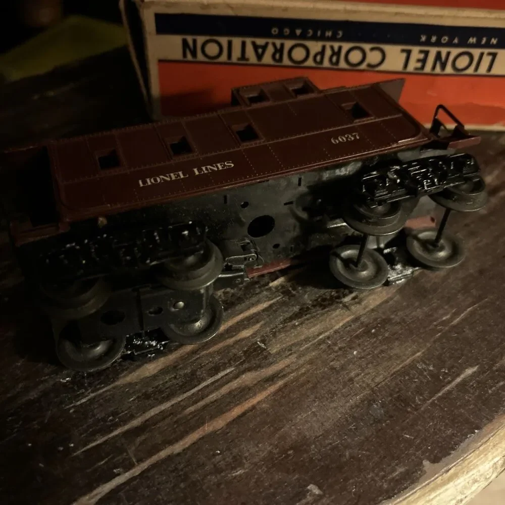 Lionel Lines Vintage O27 Train Caboose #6037 in Brown